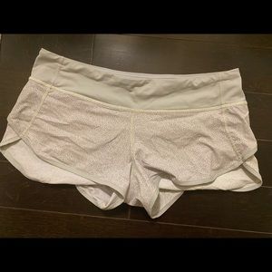 Lululemon Speed Up white and grey shorts size 8 2.5 inch